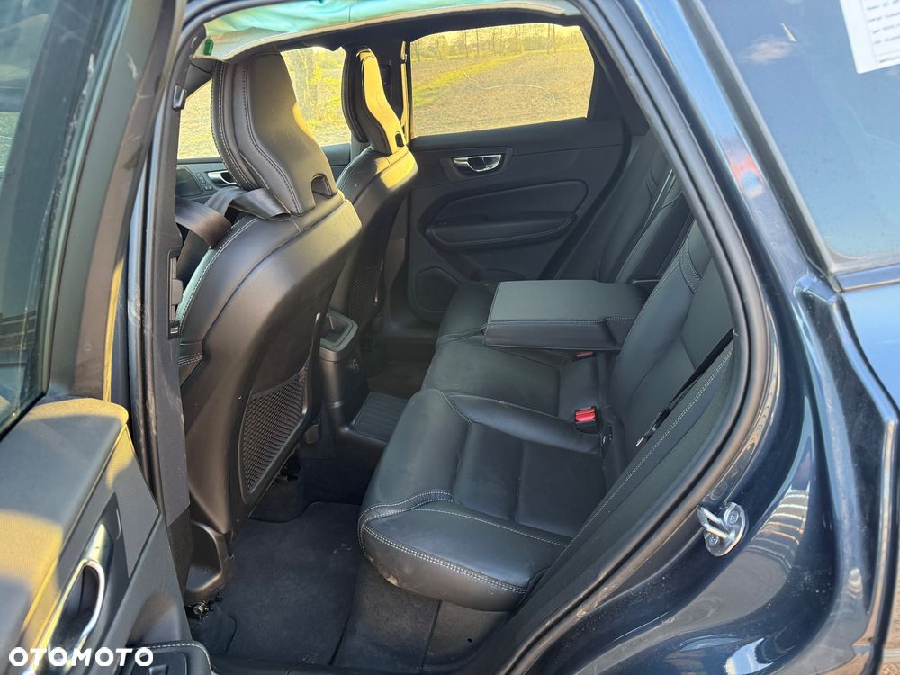 Volvo XC 60 T8 AWD Recharge Plus Black Edition - 11