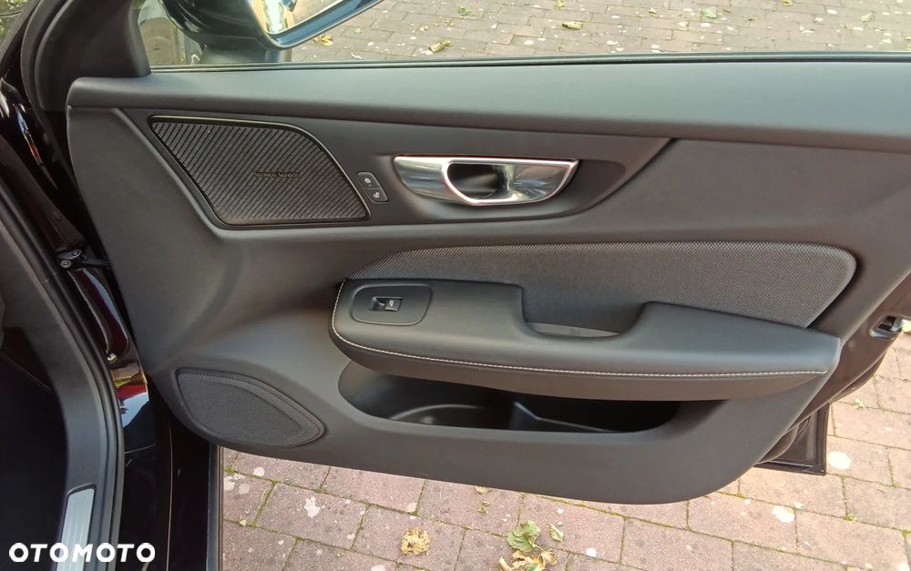 Volvo V60 B5 B R-Design - 36