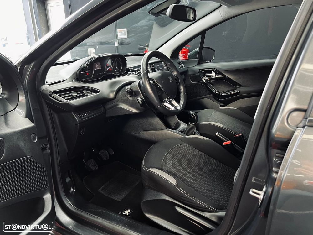 Peugeot 208 1.2 VTi SE Style - 9