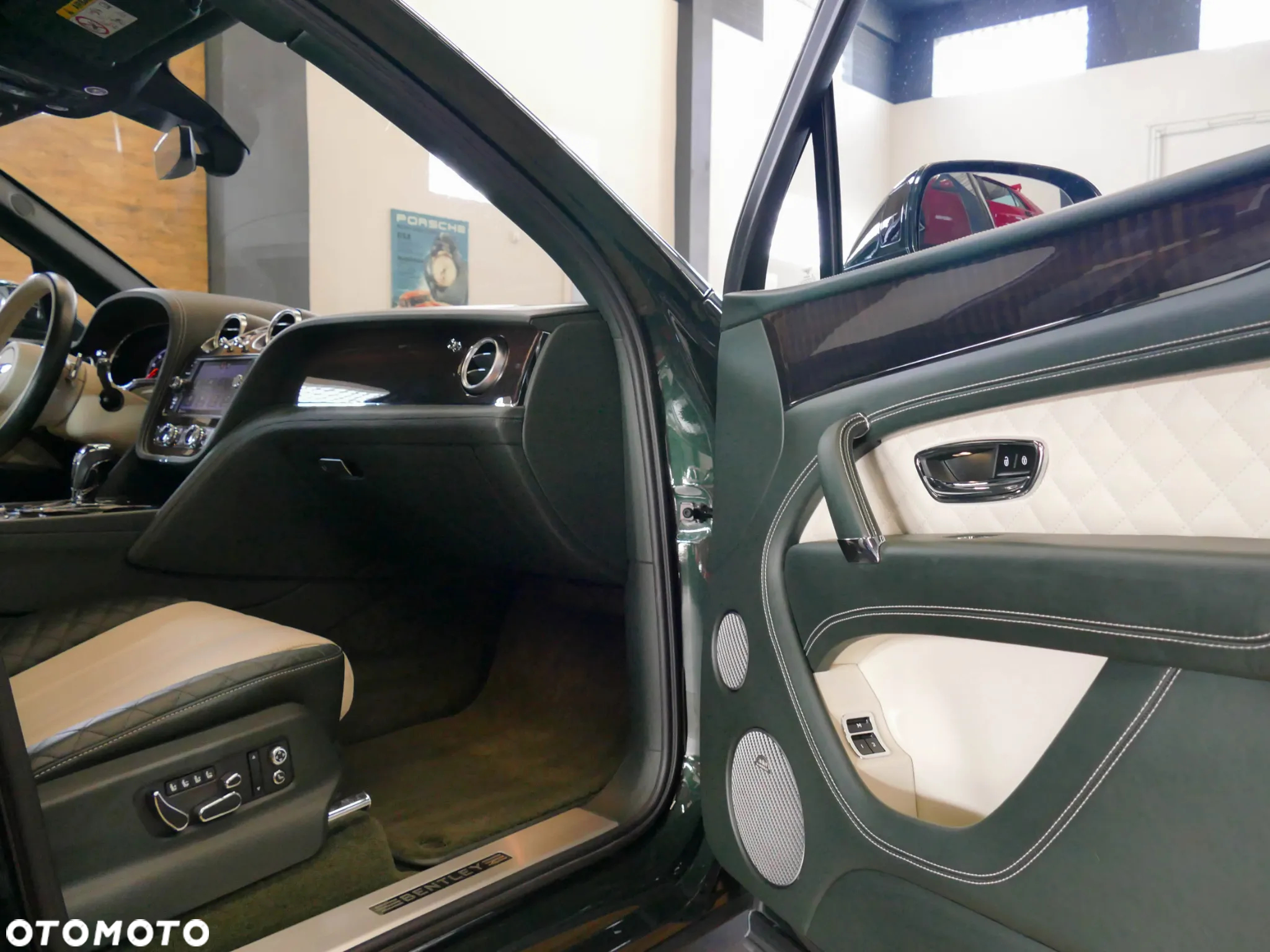 Bentley Bentayga W12 Mulliner - 10
