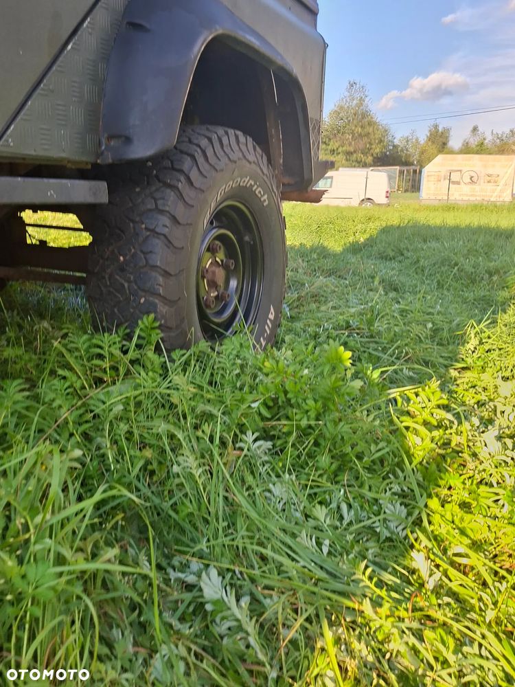 Land Rover Defender - 12