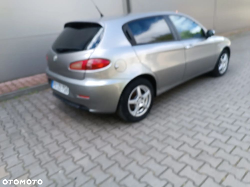 Alfa Romeo 147 1.6 Twin Spark 16V Moving - 6