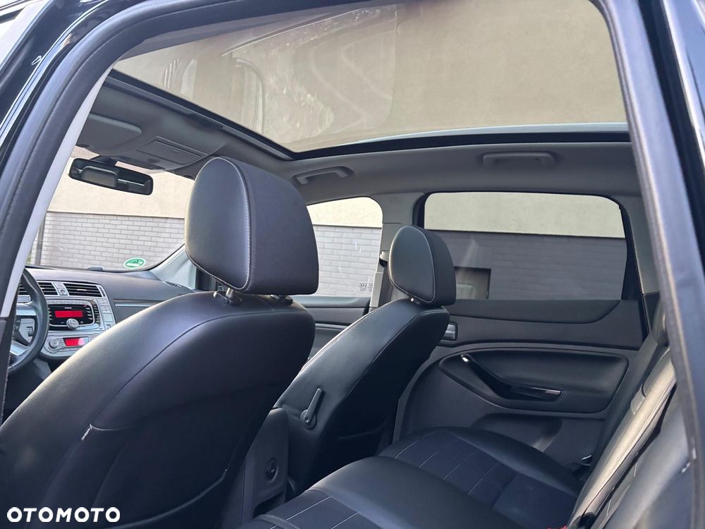 Ford Kuga 2.0 TDCi 4x4 Titanium - 34