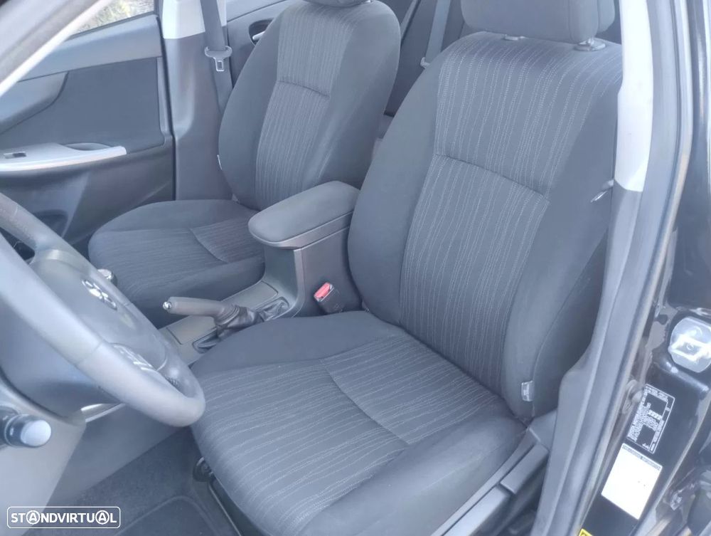 Toyota Corolla 1.4 D-4D Exclusive - 20