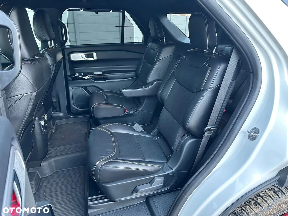 Ford Explorer EcoBoost Plug-in Hybrid ST-LINE - 11