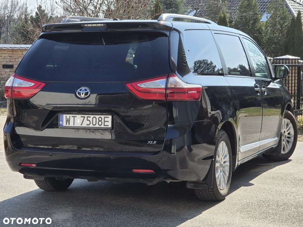 Toyota Sienna - 9