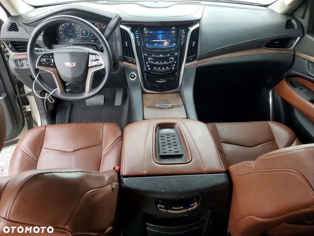 Cadillac Escalade - 7