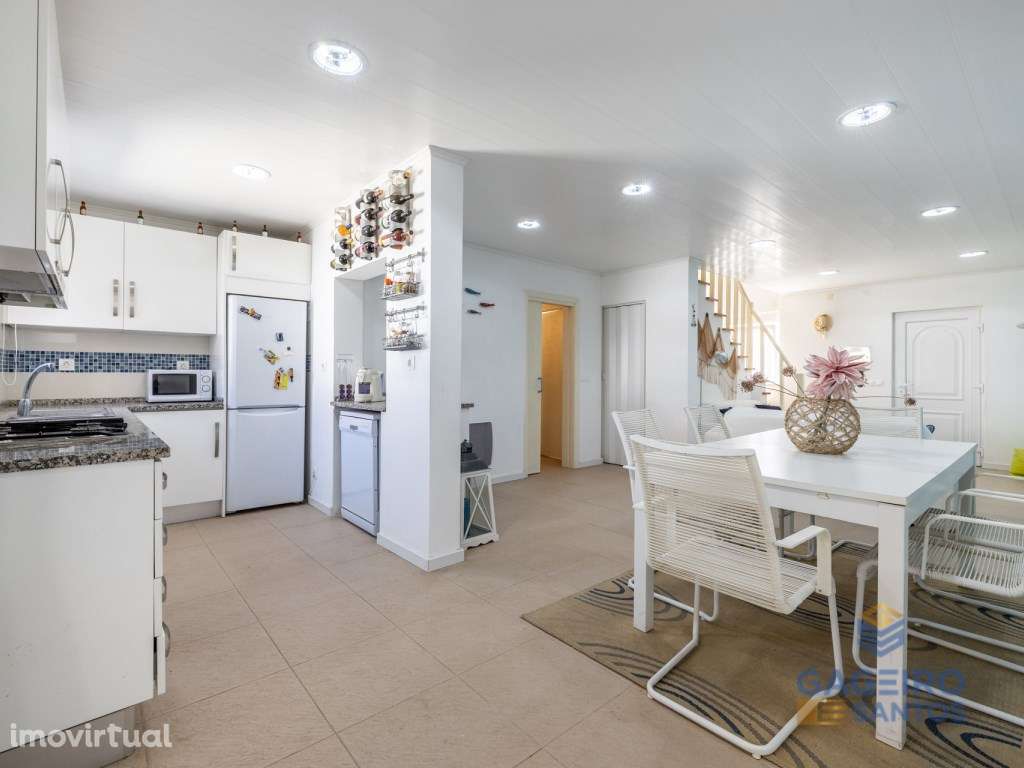 Moradia T4 com charme, a dois passos da Praia de São Martinho do Porto - Grande imagem: 5/37