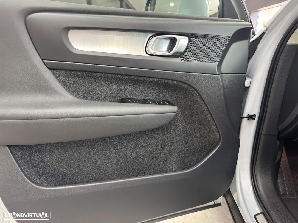 Volvo XC 40 1.5 T5 PHEV Inscription Expression — fotografia 27