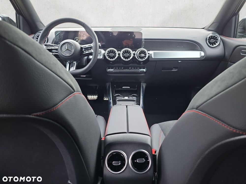 Mercedes-Benz GLB - 13