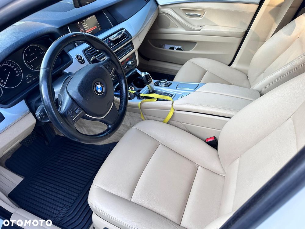 BMW Seria 5 520d xDrive - 7