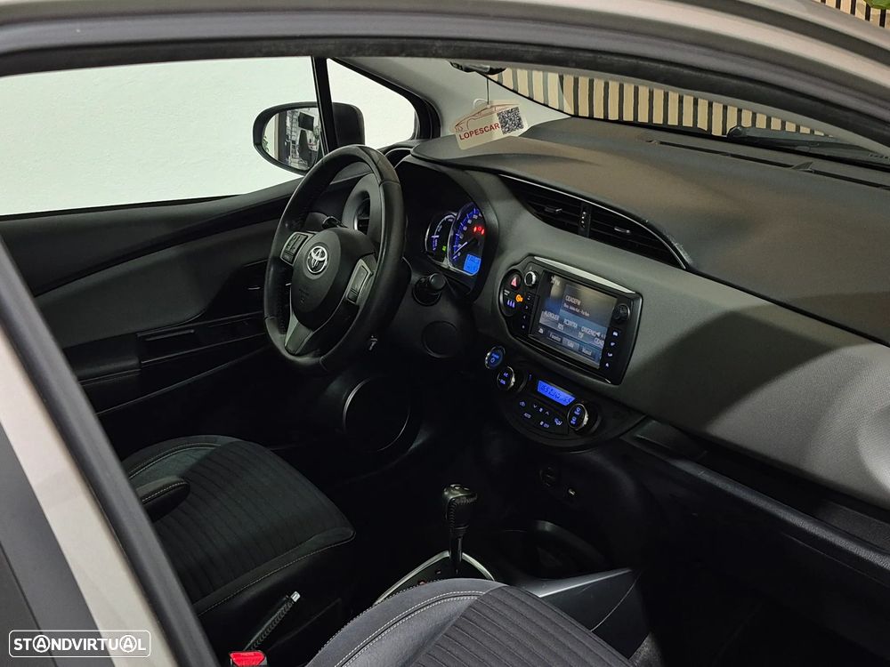 Toyota Yaris 1.5 HSD Comfort +P.Style+P.Techno - 32