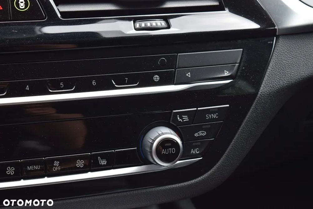 BMW Seria 5 520d - 25