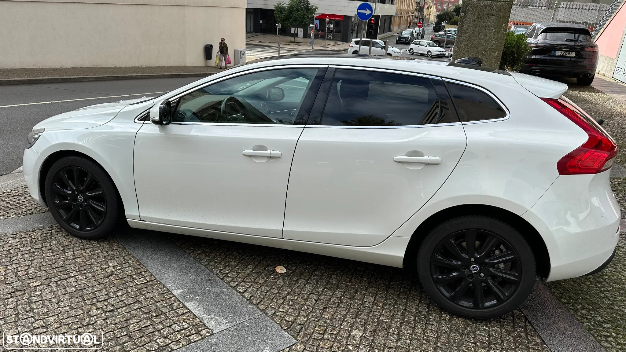Volvo V40 1.6 D2 R-Design - 3