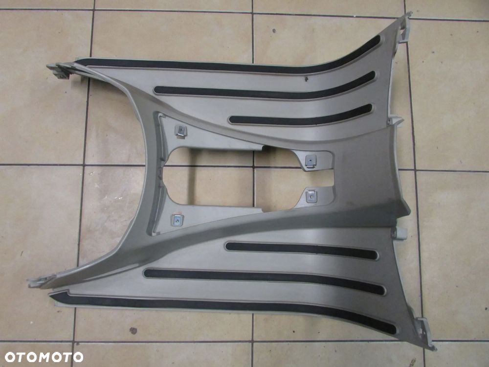 Vespa GTV 300 hpe 2024 podłoga - 1