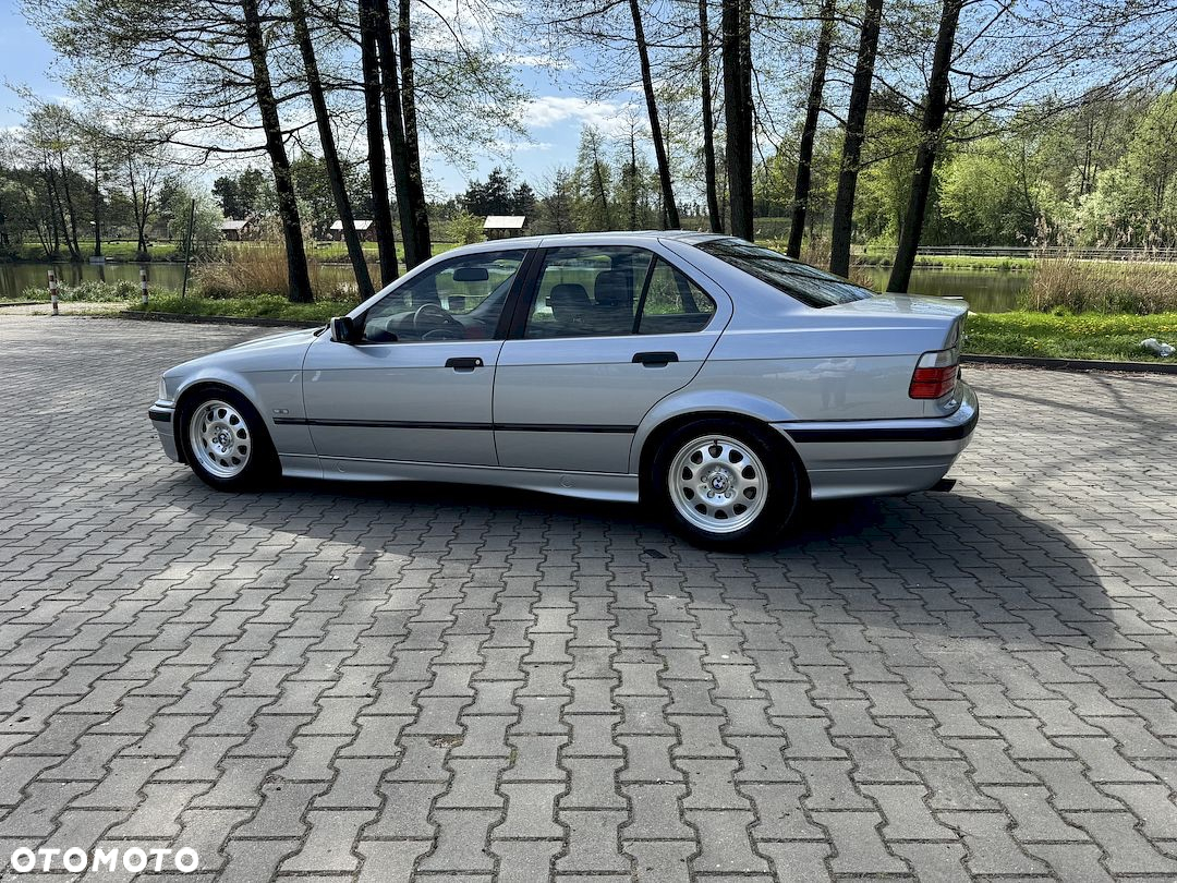 BMW Seria 3 320i - 11