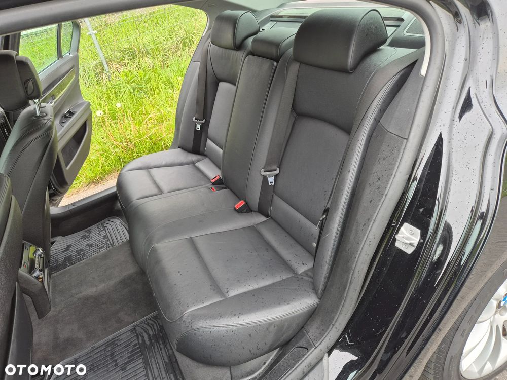 BMW Seria 7 740Li - 33
