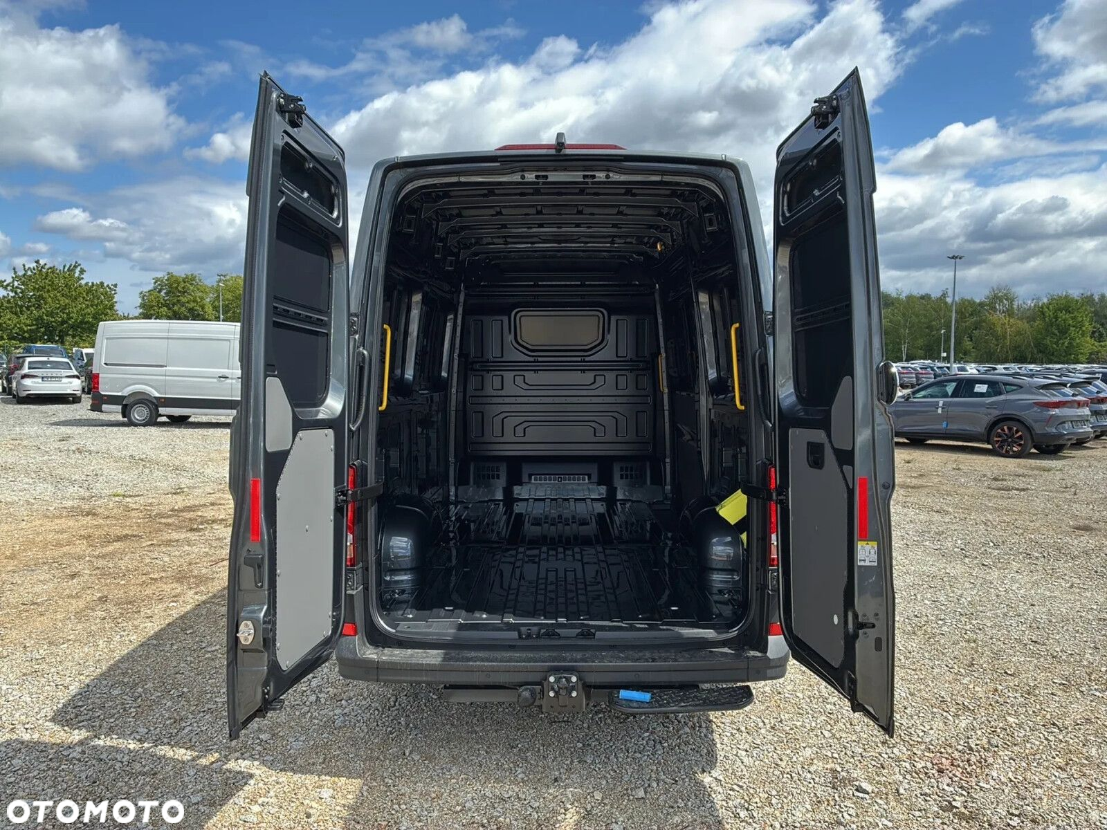 Volkswagen Crafter 35 Furgon L3H3, 2.0TDI 177KM, Wysoki dach, r.o. 3640 - 9