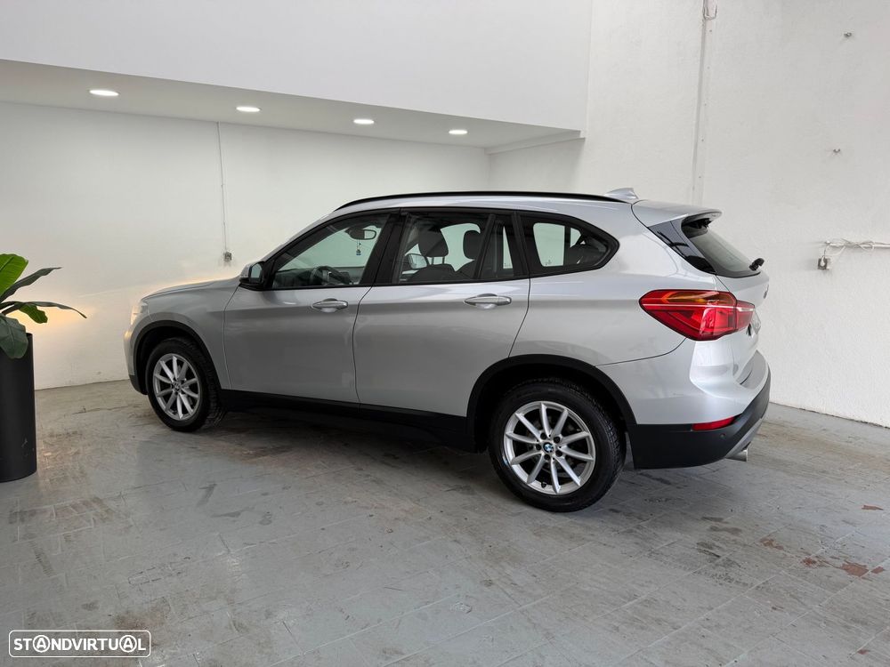 BMW X1 16 d sDrive Auto Line Sport - 4