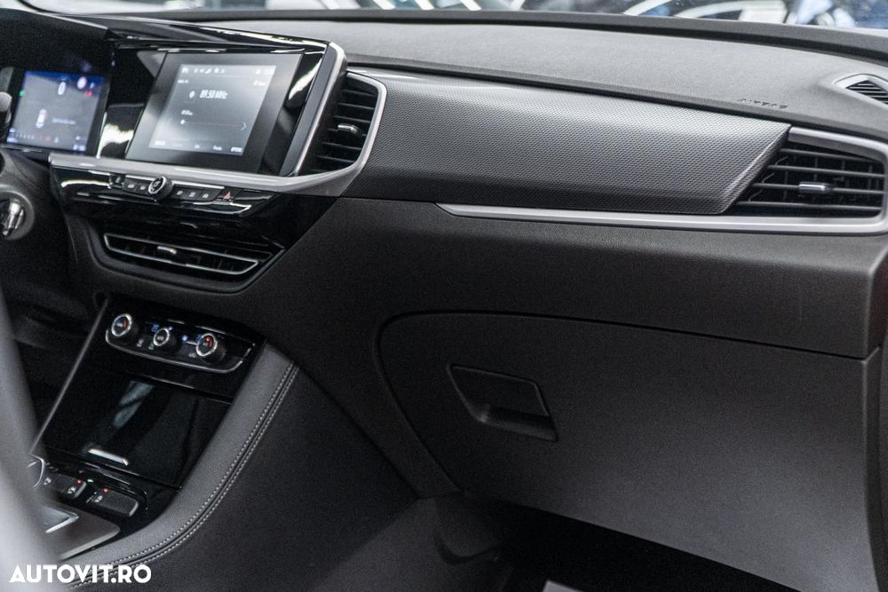 Opel Grandland X 1.2 Turbo START/STOP AT8 Business Edition - 37