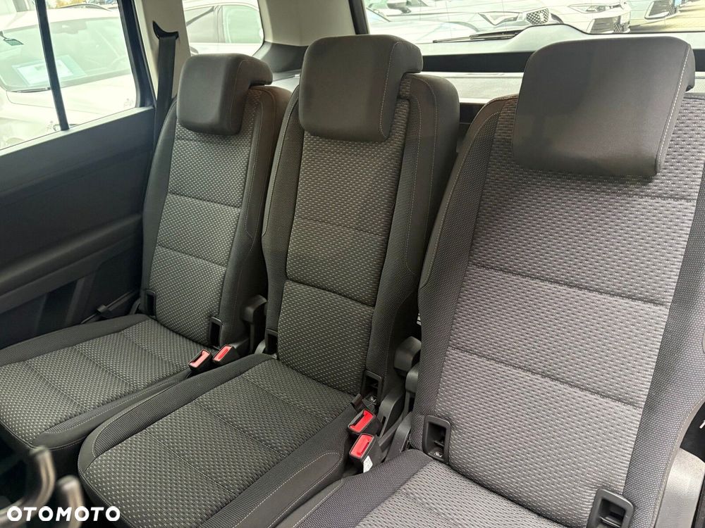 Volkswagen Touran - 14