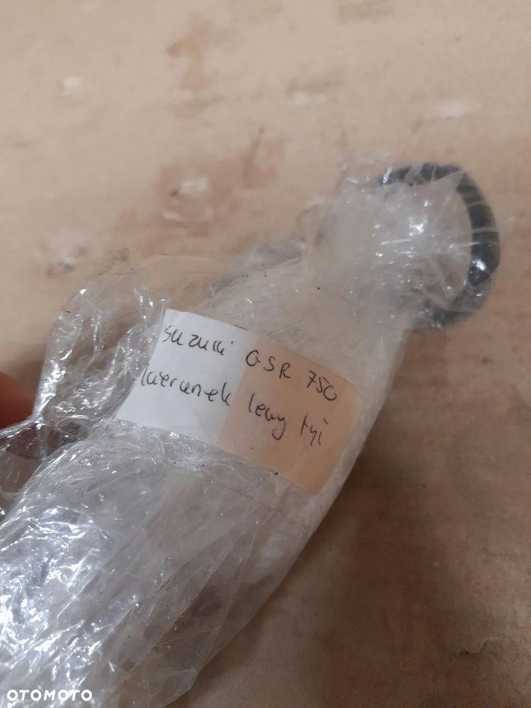 Suzuki gsr 750 kierunkowskaz lewy tył - 1