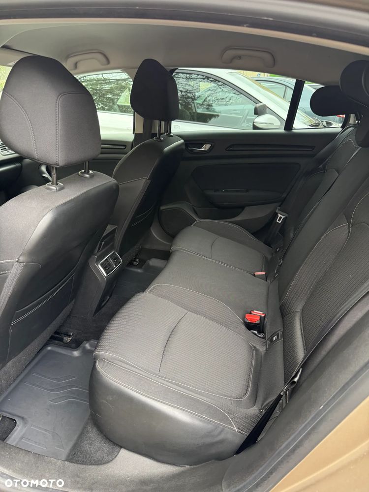 Renault Megane 1.6 SCe Zen - 16