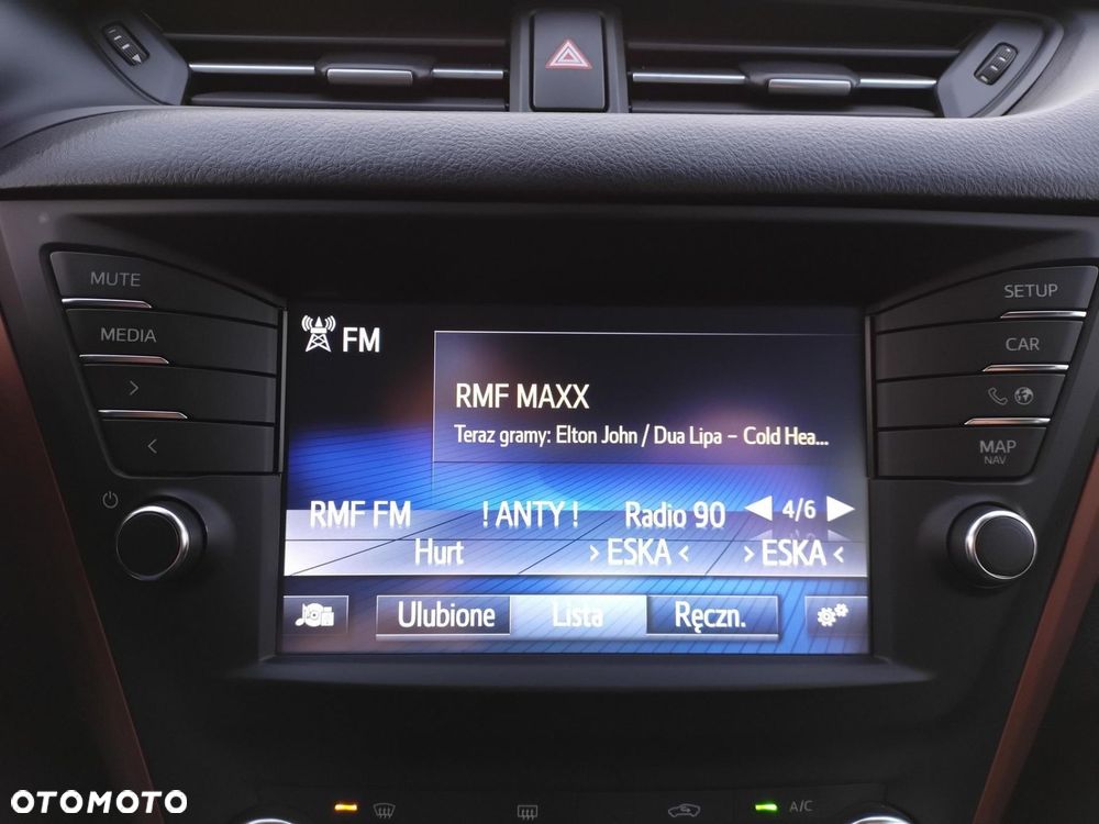 Toyota Avensis 1.8 Premium - 16