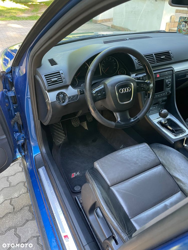 Audi A4 Limousine 2.0 T FSI quattro - 9