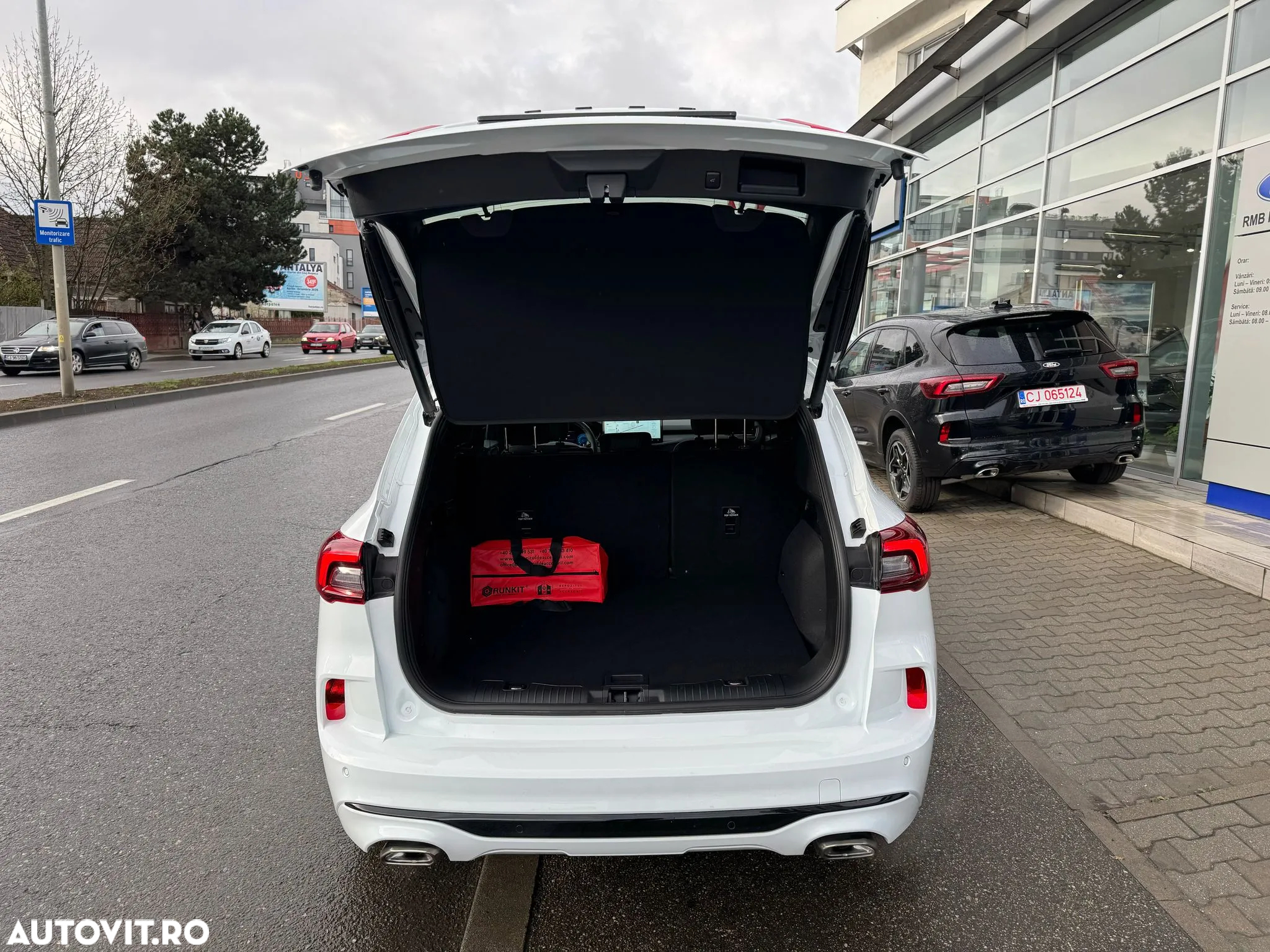 Ford Kuga 1.5 EcoBoost A8 FWD ST-Line X - 13