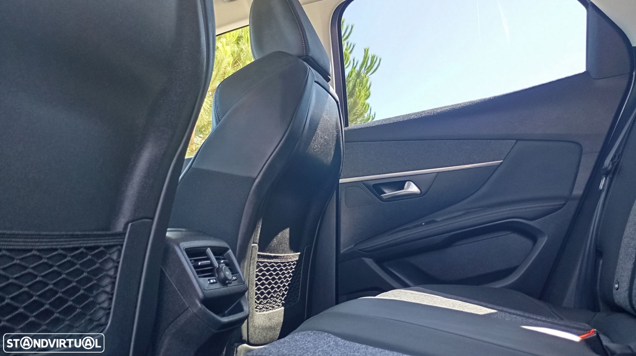 Peugeot 3008 PureTech 130 Stop & Start GPF EAT8 Allure Business-Pack - 19