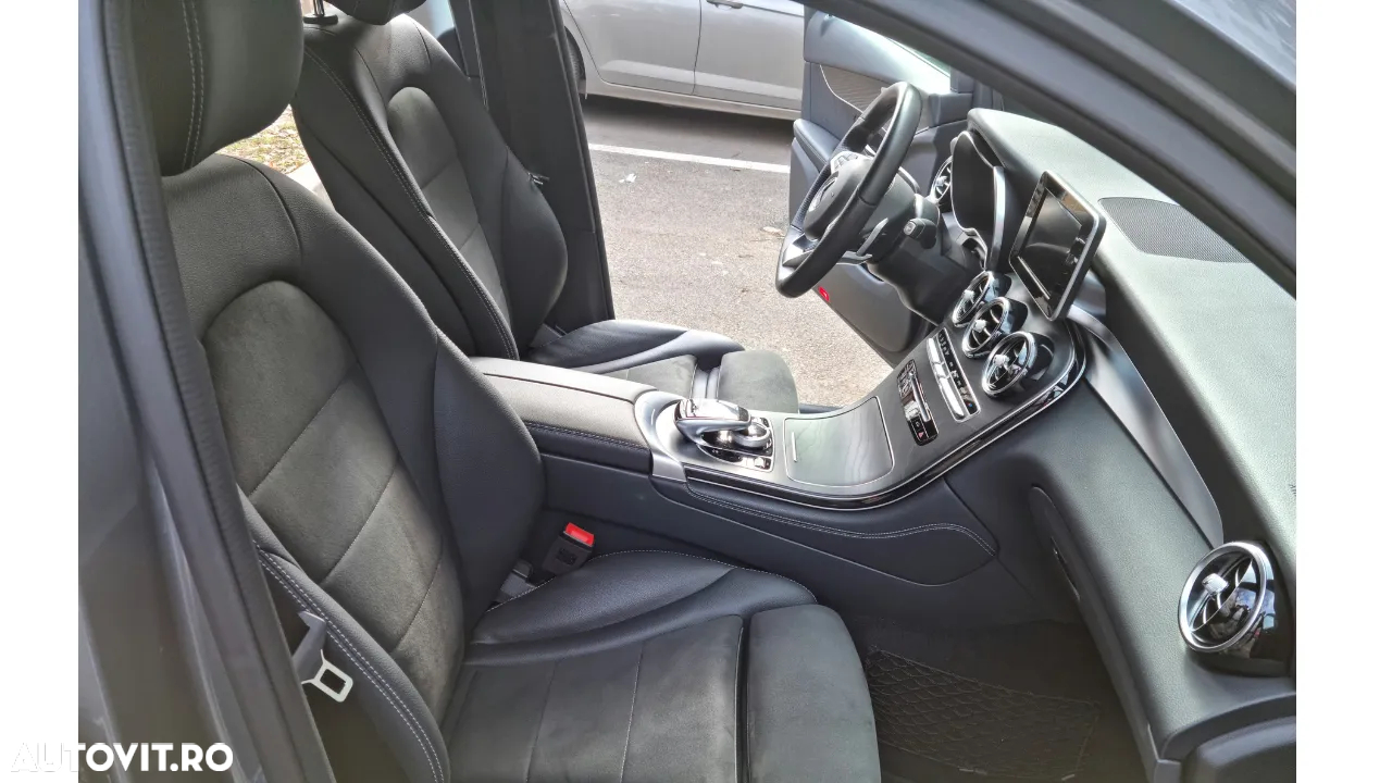 Mercedes-Benz GLC Coupe 250 4Matic 9G-TRONIC AMG Line - 32