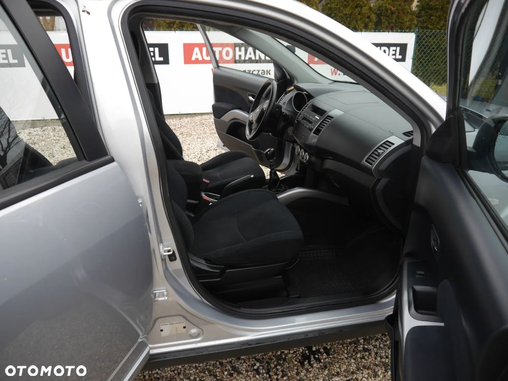 Mitsubishi Outlander 2.0 DI-D 4WD Intense - 18