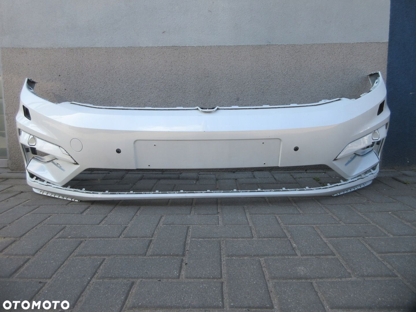VW TOURAN 16 R-Line zderzak przód 5TA807221M - 2