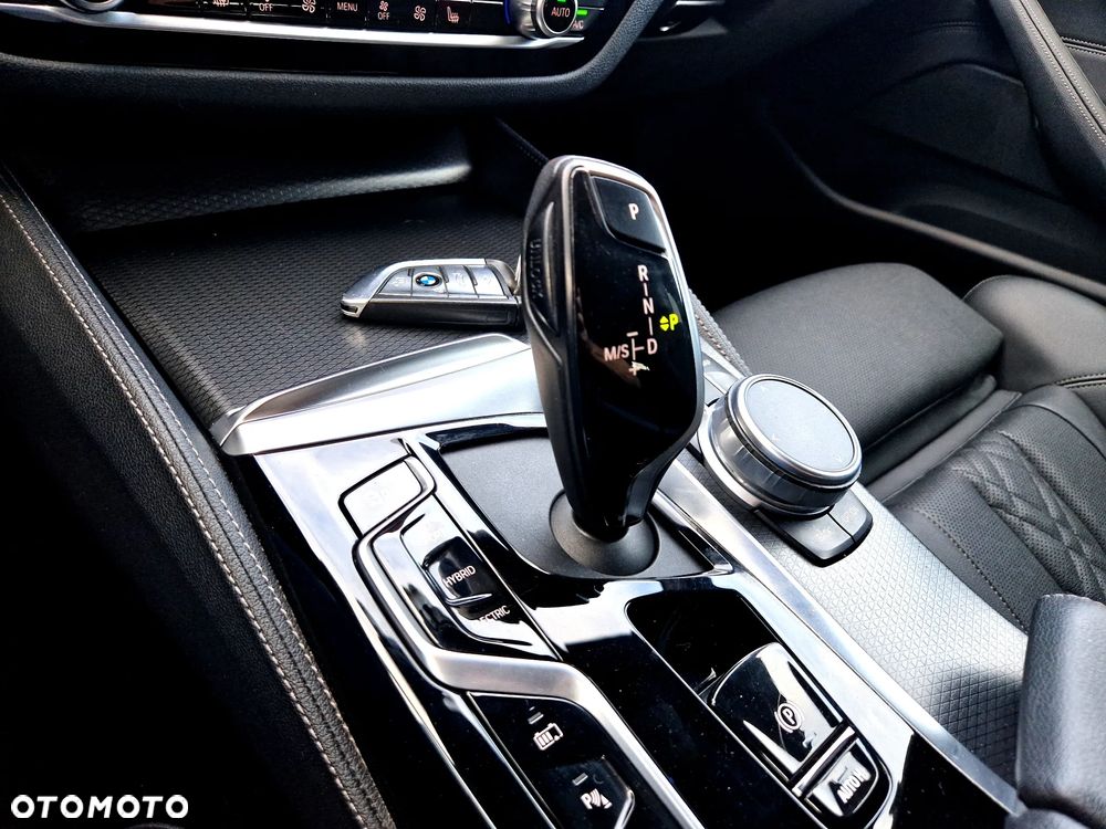 BMW Seria 5 530e xDrive M Sport sport - 25