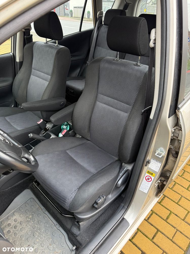 Toyota Corolla Verso 1.6 - 10