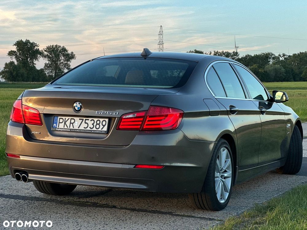 BMW Seria 5 525d xDrive - 15