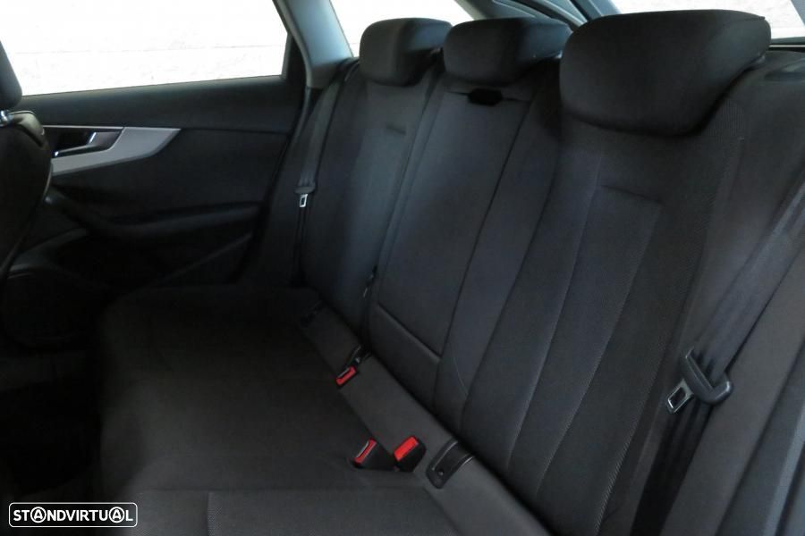 Audi A4 Avant 35 TDI Design S tronic - 19