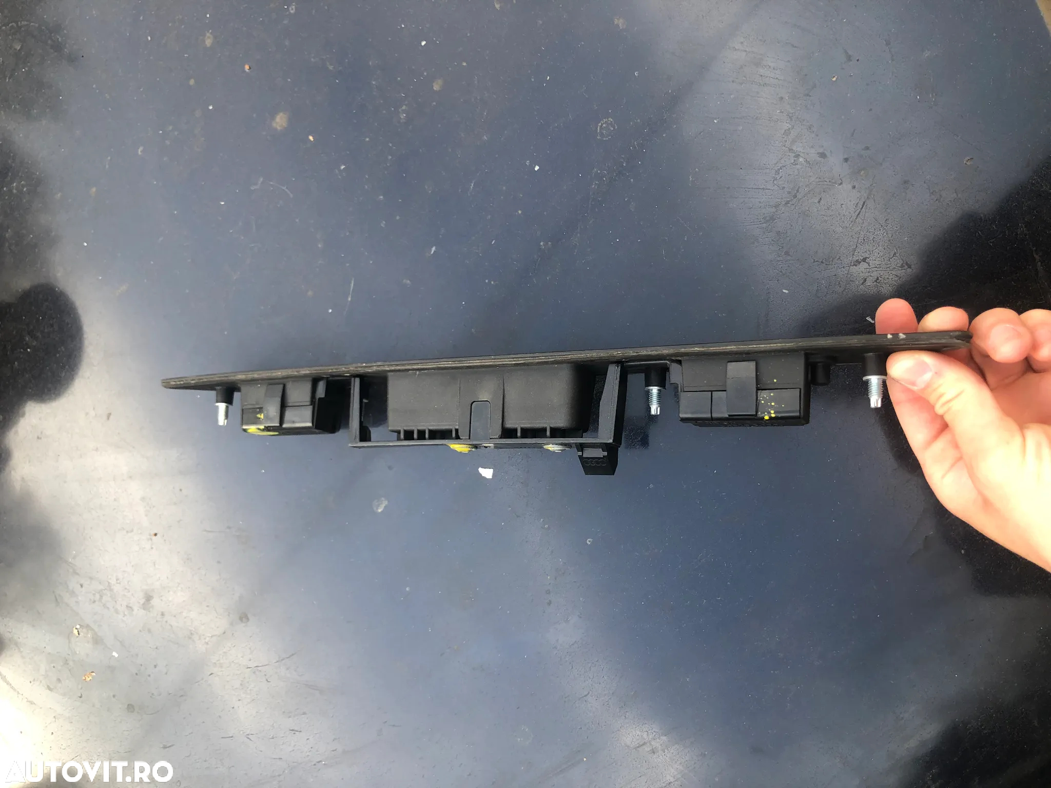 Bagheta portbagaj buton deschidere lampi Audi A4 B7 break - 4