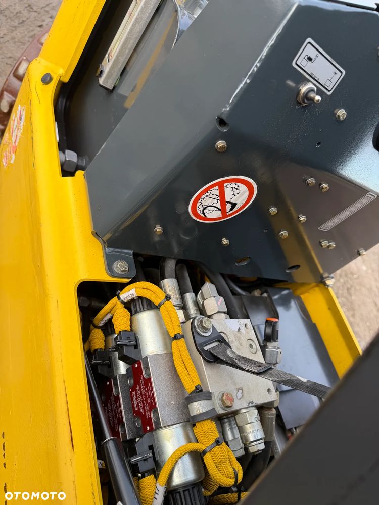 Bomag BMP 8500 Walec Łamany Okołkowany 1,6 tony Sterowany z Pilota radiowo zdalnie lub na Kabel! Silnik Kubota 3cyl. Jak Nowy Sprowadzony z Norwegii 2016r Do wykopów. Grubość kołków jak w Nowym walcu z salonu! Stan PERFEKT w Pełnym Oryginale! - 11