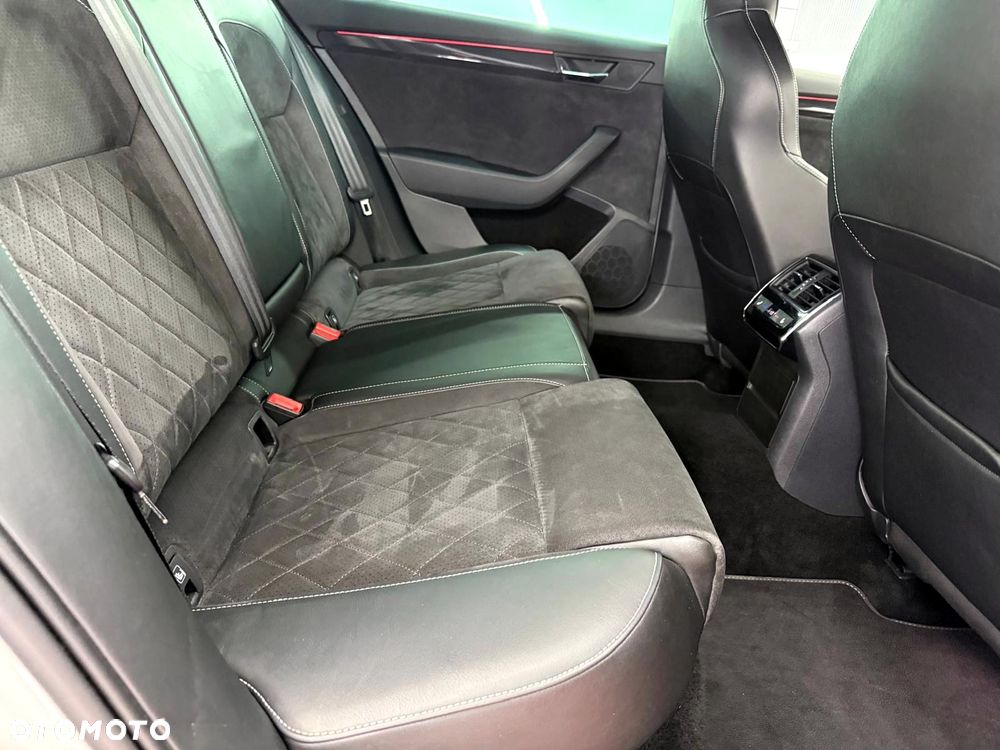 Skoda Superb 2.0 TDI 4x4 DSG Sportline - 32