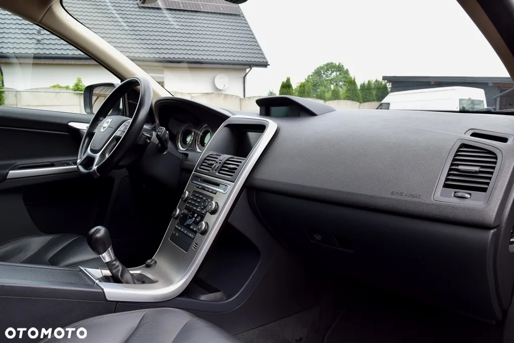 Volvo XC 60 2.4D AWD Momentum - 25
