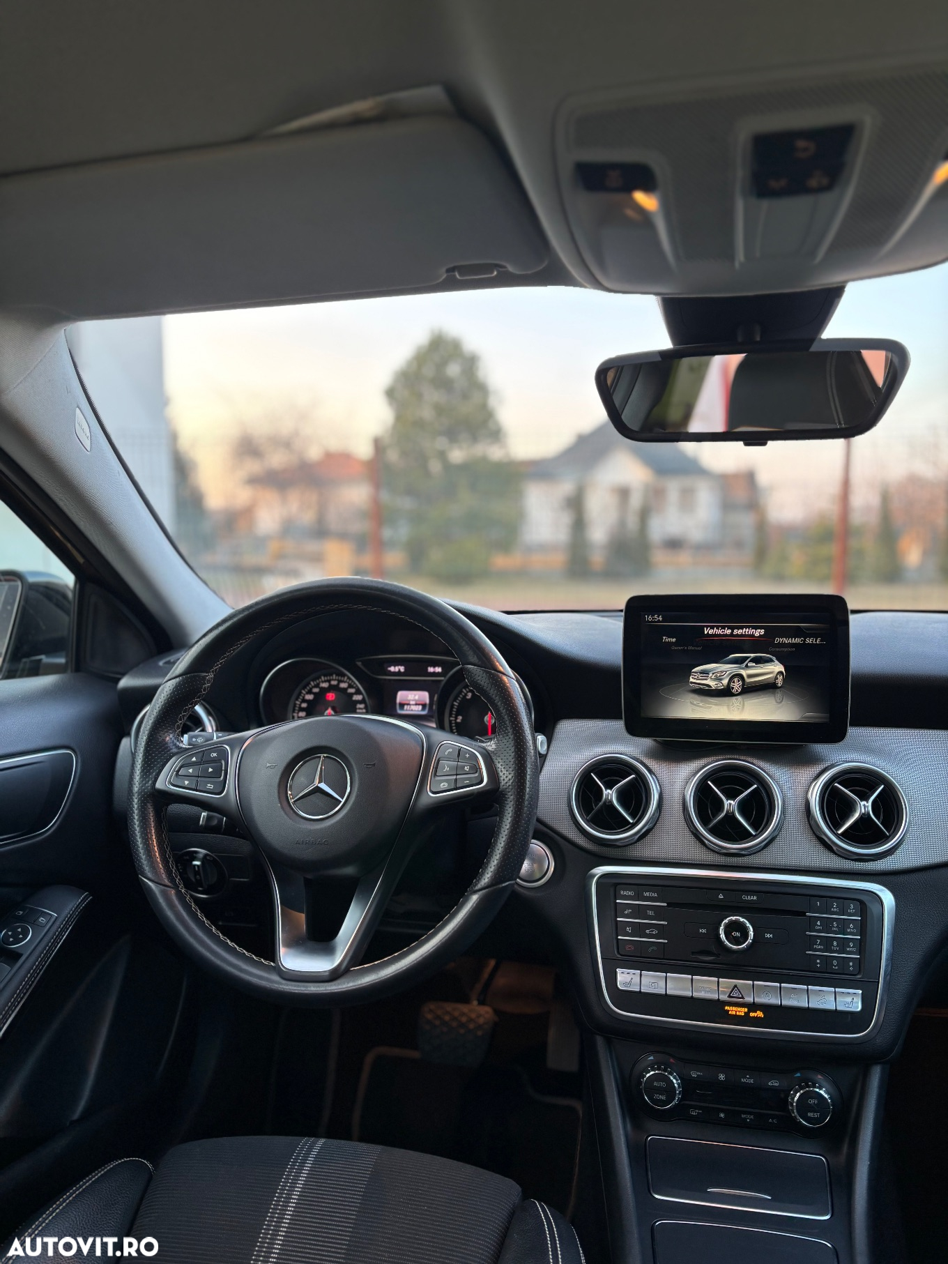 Mercedes-Benz GLA - 13