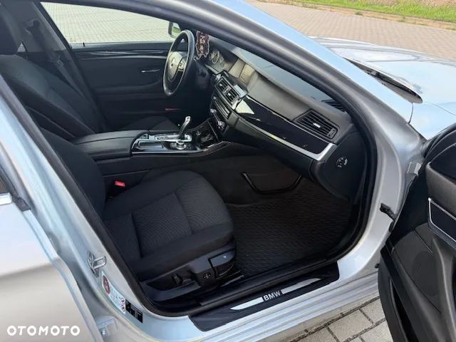 BMW Seria 5 520d Touring - 9