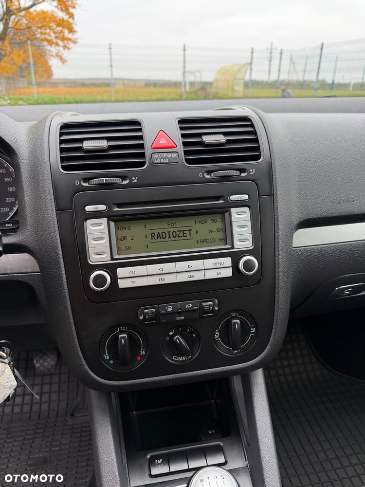 Volkswagen Golf - 33