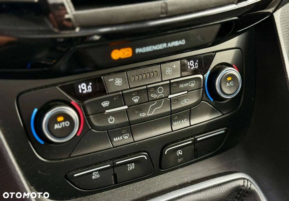 Ford Tourneo Connect Grand - 24