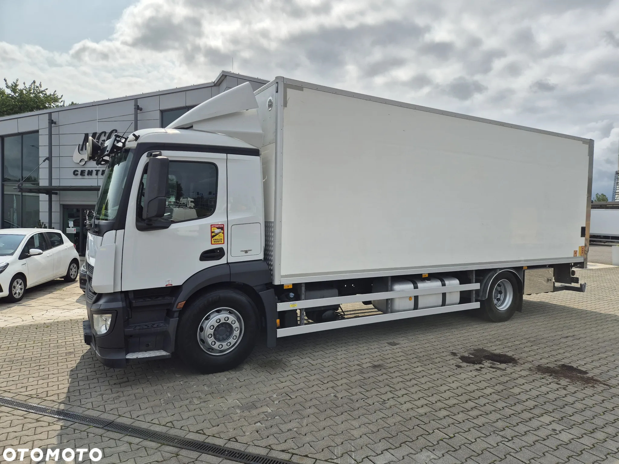 Mercedes-Benz Antos 1830 L / KONTENER / BEZWYPADKOWY / 1WŁ. / SERWISOWANY / WINDA 2000KG / EURO 6 / 18 EP - 12
