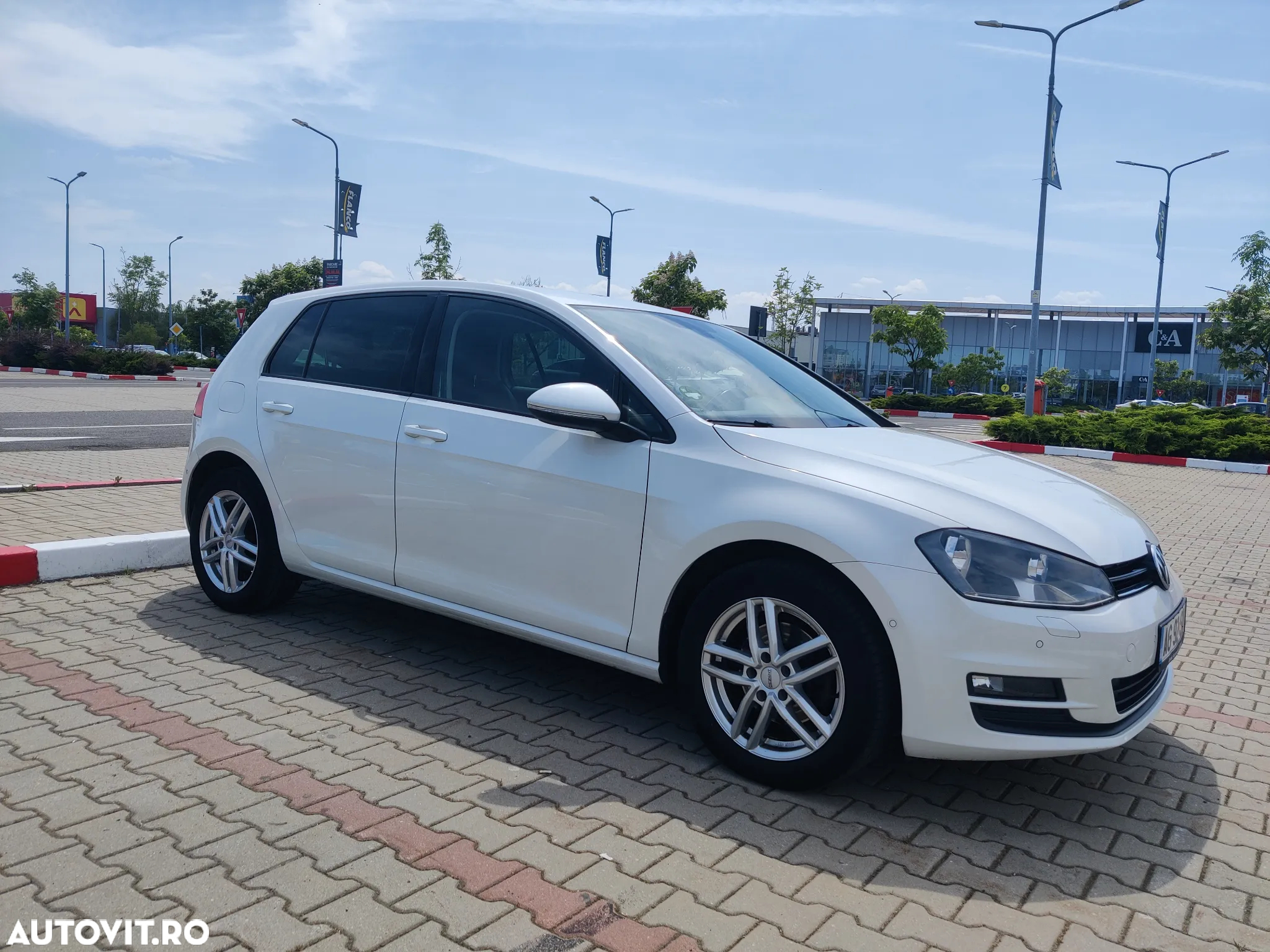 Volkswagen Golf 1.6 TDI BlueMotion Technology DSG Comfortline - 2