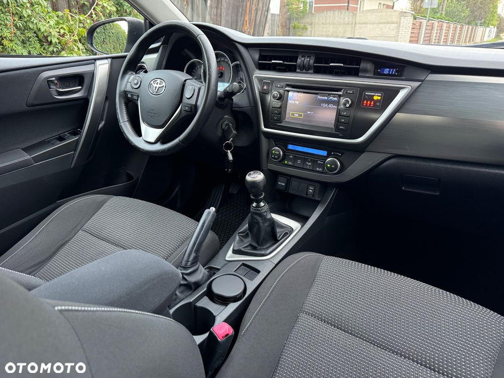 Toyota Auris 1.6 Valvematic Executive - 10