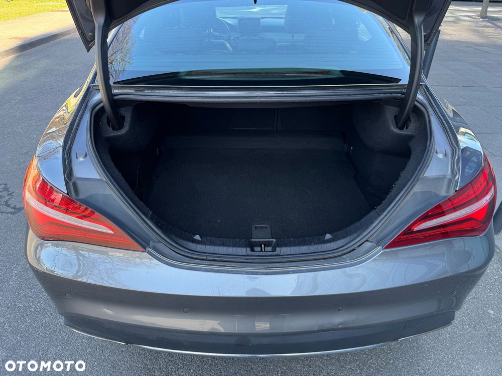 Mercedes-Benz CLA 180 7G-DCT UrbanStyle Edition - 19